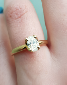 Aniva Anillo de Compromiso Moderno con Diamante Ovalado Cultivado en Laboratorio CVD VVS de Oro Amarillo de 14K, Certificado IGI, con 4 Puntas - Product Image 4