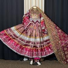 ชุดชนเผ่ากุจิแบบดั้งเดิมของชาวอัฟกานิสถานที่ตกแต่งอย่างประณีตสีม่วงแดงเข้มและสีม่วงเข้ม ทำจากผ้าไหมประดับกระจกอย่างมากมาย - Product Image 4