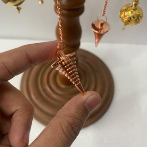 Pendule de radiesthésie en laiton plaqué cuivre à 9 anneaux, outil de divination égyptien, équilibrage des chakras et guérison énergétique Reiki - Product Image 1