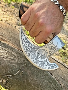 Cortador de Pizza Estilo Hacha Hecho a Mano, Hoja de Acero con Alto Contenido de Carbono, Mango de Madera Inspirado en los Vikingos, Cortador de Pizza de Grado Industrial para Cocina - Product Image 2
