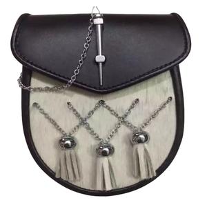 Sporran escocés de alta gama con un cantle decorativo de cromo con diseño de cardo y tres borlas en cadena - Product Image 3