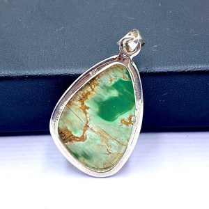 Pendentif artisanal vintage en argent sterling plaqué or/argent avec pierre précieuse Variscite et serti clos, bijoux de fiançailles du Rajasthan - Product Image 3