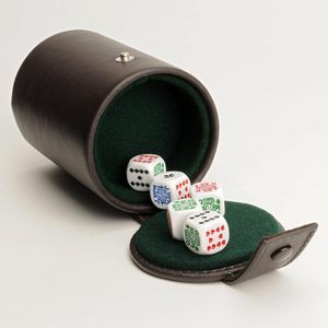Copa de Dados de Cuero con 5 Dados Blancos de D&D, Estilo Clásico, Almacenamiento Duradero para Juegos de Mesa, Uso para Adultos - Product Image 1
