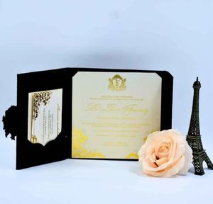 การ์ดเชิญงานแต่งงานแบบพับสามตอน ปกกำมะหยี่สีดำ พร้อมริบบิ้นผ้าซาติน  ราคาดีที่สุดจากผู้ส่งออก - Product Image 2