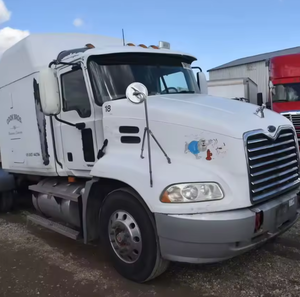 100% en promotion maintenant : Camion semi-remorque d'occasion Mack Vision CX613 2017 avec cabine couchette / Camion à plateau avec cabine couchette pour livraison mondiale - Product Image 1