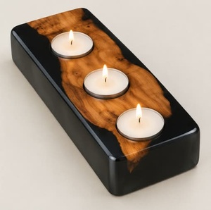 Porte-bougie unique en bois et résine pour une élégante décoration de table - Product Image 1