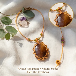 Collar Colgante de Macramé Hecho a Mano con Perlas de Agua Dulce |   Joyería Boho de Piedra Marrón Púrpura Facetada para Fiestas y Eventos - Product Image 6