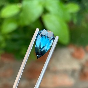 Topaze bleue de Londres taille poire 4 carats, pierre précieuse naturelle non montée 13x8x6mm, pierre facettée de qualité supérieure pour la fabrication de bijoux - Product Image 3