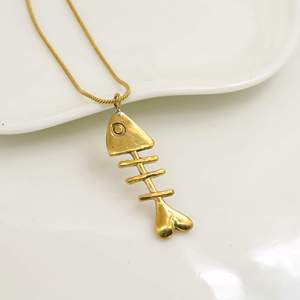 Pendentif squelette de poisson plaqué or, style vintage, bijoux de mode unisexe en laiton - Product Image 4