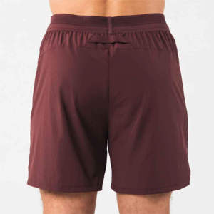 Shorts de sport pour hommes avec poches latérales zippées, taille élastique, logo et couleur personnalisés, en polyester, pour la course à pied et la gym - Product Image 2