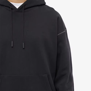 Sweat à capuche personnalisé en molleton 80% coton 20% polyester, surpiqûres contrastées, épaules tombantes, coupe oversize, avec cordon. - Product Image 4