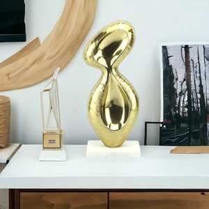 Sculpture d'oiseau abstrait en aluminium doré, 26 cm de hauteur x 23 cm de largeur x 18 cm de longueur, faite à la main, écologique, durable, art moderne contemporain, figurine - Product Image 5