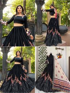 Lehenga Choli Negro para Navratri con Dupatta, Estampado Digital, Bordado con Espejos Reales y Borde de Encaje, Traje para Fiesta - Product Image 3