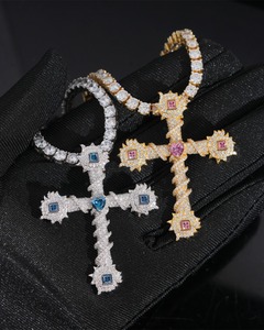 Pendentif croix en argent sterling 925 et moissanite pour enfants, serti de griffes, plaqué rhodium et or, style hip-hop, idéal pour les fêtes - Product Image 6