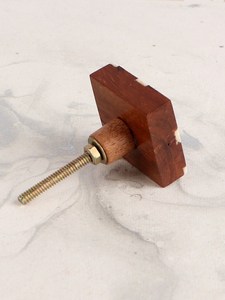 Poignée de meuble artisanale en résine haut de gamme, finition lisse, design artistique, pour décoration intérieure, tendance et unique. - Product Image 4