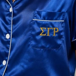 ชุดเซ็ตผ้าซาตินแบบกำหนดเองได้ แรงบันดาลใจจาก Sigma Gamma Rho สำหรับผู้หญิง ชุดสองชิ้นสำหรับชมรมพี่น้องชาวกรีก เสื้อและกางเกงผ้าไหม SGRho ชุดแฟชั่นสั่งทำพิเศษ - Product Image 5