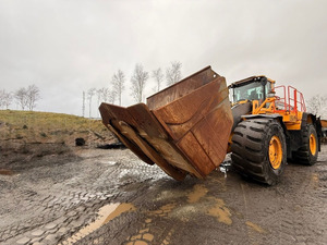 Chargeuse sur pneus Volvo L350H de haute qualité avec moteur diesel, hydraulique HYDAC, pompe à roulement et haute efficacité opérationnelle - Product Image 5