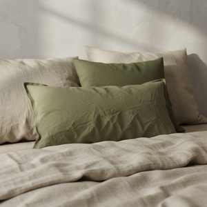 Funda de Almohada de Lino Verde Oliva Cosida con Textura Arrugada, Estilo Rústico, Personalizable para Hogar y Hotel - Product Image 1