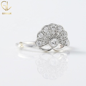 Bague éventail Art Déco sertie de diamants avec sertissage Milgrain |   Bague de fiançailles en diamant moissanite taille ronde |   Bague de style vintage unique - Product Image 3