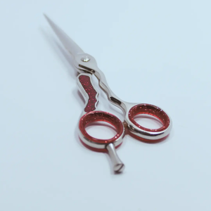 Forbici Professionali da Barbiere per Destrorsi, Fatte a Mano in Acciaio Inossidabile, con Lama Affilata e Manico Medio per Uomini, Donne e Parrucchieri - Product Image 2