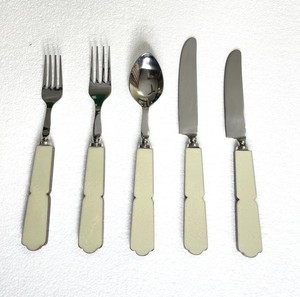 Couverts de design européen en acier inoxydable 18/8, finition miroir, avec manche en résine, vaisselle durable, ustensiles de table - Product Image 3