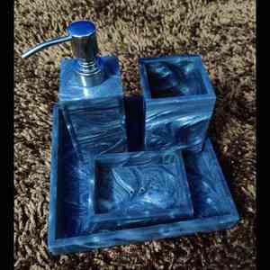 Juego de Baño de Resina Blanca de Lujo Contemporáneo, Fácil de Limpiar, Cuatro Piezas Esenciales - Product Image 5