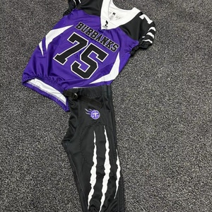 Uniforme de Fútbol Americano Personalizado de Primera Calidad, con Logotipo Frontal, Tallas Grandes, Jersey y Pantalones con Estampado Sublimado y Tackle Twill - Product Image 2