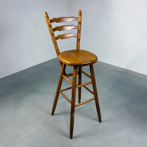 เก้าอี้บาร์สไตล์โมเดิร์นกลางศตวรรษ พร้อมพนักพิงไม้โค้งมนและเบาะนั่งบุนวม เหมาะสำหรับการนั่งในบาร์ที่บ้านอย่างมีสไตล์ จากอินเดีย - Product Image 1