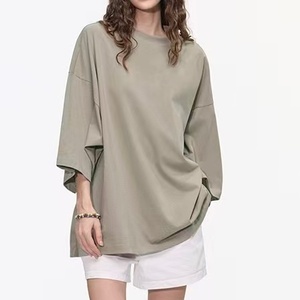 T-shirt en coton de haute qualité, poids lourd 290 g/m², logo personnalisé, t-shirts unis surdimensionnés, t-shirt à épaules tombantes pour hommes - Product Image 3