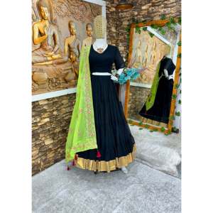 Diseñador XL Talla Navratri Especial Lehenga Choli y Dupatta - Product Image 4