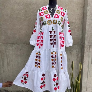 Robe longue décontractée en coton imprimé 100 % coton, col en V, manches longues, broderie Suzani à motif floral, collection 2026, best-seller - Product Image 1