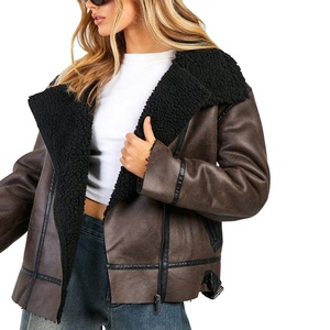 Vestes en cuir courtes tendance 2024 pour femmes, streetwear élégant, logo personnalisé, doublure en viscose pour la conduite à moto - Product Image 1