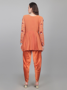 Tenue élégante pour femme, robe peplum pour soirée, avec perles et sequins, travail de perles et de paillettes, édition designer. - Product Image 2