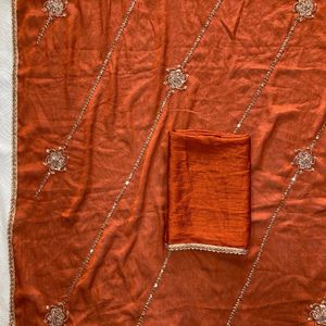 ผ้าไหมรังโกลีพรีเมียมพร้อมลูกปัดปักลายแบบ C Pallu  งานปักประณีต  พร้อมเสื้อคลุมเข้าชุด  ราคาขายส่งโดย Royal Export - Product Image 3