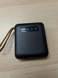 Batería Externa de 10000mAh de Polímero de Litio con Cables Integrados, Puertos USB-C y USB para Cargar Teléfonos Inteligentes y Auriculares, Ideal para Regalos - Product Image 6