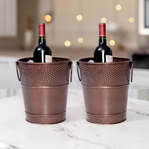 Élégante glacière en métal finition cuivre avec dessus décoratif texturé, paire de refroidisseurs de bouteilles de vin en métal brun rustique - Product Image 6