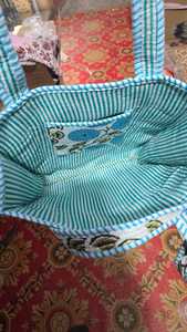 Sac fourre-tout matelassé en coton doux fait main, motif floral bleu, sacs de shopping à ouverture supérieure, sacs fourre-tout mignons pour le voyage et le quotidien - Product Image 4