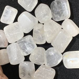 Venta al por mayor de piedras de selenita blanca natural auténtica pulidas y grabadas con motivos de amor para decoración de hogar y oficina, con propiedades curativas y de Feng Shui. - Product Image 3