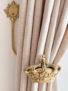 Ganchos para Cortinas de Pared con Acabado Dorado en Forma de Corona, Ideales para un Estilo Interior Elegante y Detalles Decorativos para Habitaciones, Venta al por Mayor desde India - Product Image 5