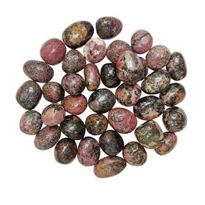 Pierres Roulées Naturelles de Rhodonite à Motif Sculpté Rose Guérison Reiki Méditation Énergie Décoration Vente en Gros Rajasthan - Product Image 1
