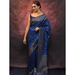 Sari en soie Litchi tissée par des artisans, avec blouse non cousue et bleu marine - Product Image 1