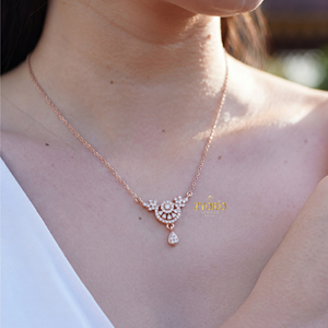 Pendentif en argent de luxe en forme de croissant floral avec diamant, chaîne élégante pour tous les jours, fiançailles, anniversaire, fête, mariage - Product Image 4