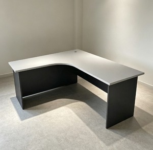 Sistema de Oficina AY, Escritorio de Oficina Comercial Extensible Moderno en Forma de L, Superficie de Melamina Laminada, Patas de Metal, Mesa de Conferencias - Product Image 1
