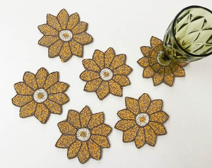 Sous-verres en perles faits à la main en forme d'abeille |   Décoration de table inspirée de la nature par whimsy art craft - Product Image 4