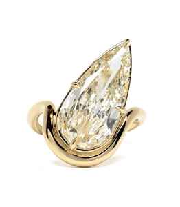 Anillo moderno de diseño único con corte de pera, hecho a mano, en oro amarillo de 14k, para mujer, regalo de boda para damas de honor. - Product Image 1