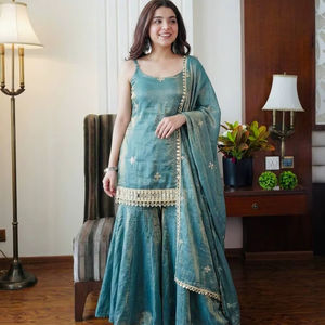 Ensemble Sharara Palazzo en Soie Fendy Premium avec Broderies, Paillettes et Véritables Miroirs – Tenue de Créateur pour Fêtes et Mariages - Product Image 1