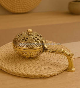 Brûleur d'encens en laiton en forme de lampe de génie avec gravures complexes, diffuseur d'aromathérapie pour la décoration intérieure - Product Image 4