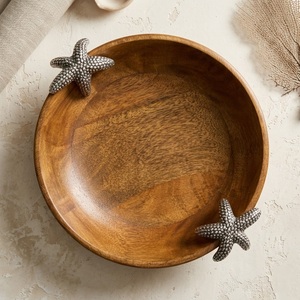 Tazón para servir hecho a mano con madera de mango y asas metálicas de estrella de mar plateadas, tazón decorativo de lujo para frutas y ensaladas de estilo costero para uso doméstico. - Product Image 5