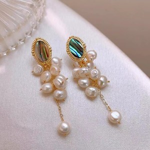 Boucles d'oreilles pendantes fines en nacre d'ormeau faites à la main avec perles d'eau douce, design de niche rétro de luxe, nouvelle collection tissée pure - Product Image 4