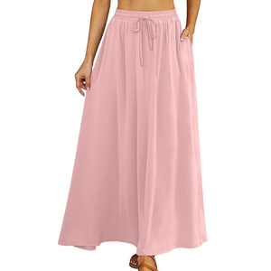 Jupe courte noire taille haute pour femme, en satin uni, décontractée, luxueuse, toutes saisons, confortable, design asymétrique, 100% polyester - Product Image 3